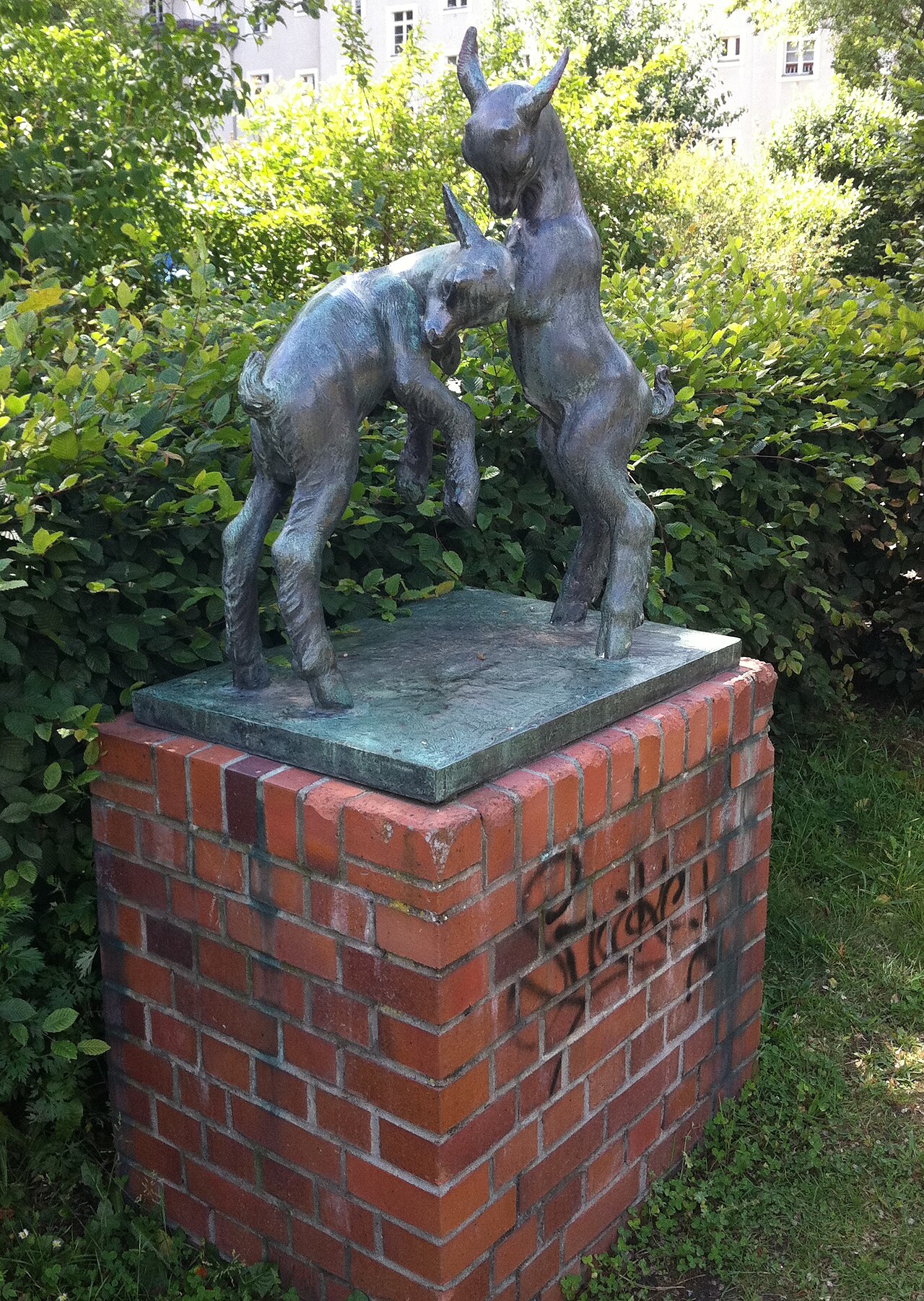 Zickenskulptur in Spandau-Siemensstadt