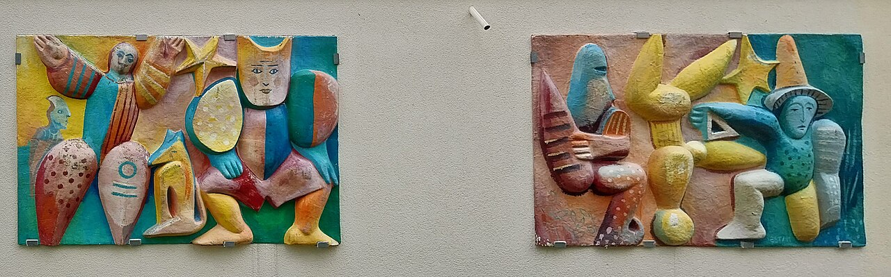 „Spielszenen“, Doppelrelief von Erika Stürmer-Alex in Neuberesinchen, Frankfurt (Oder), Brandenburg, Deutschland