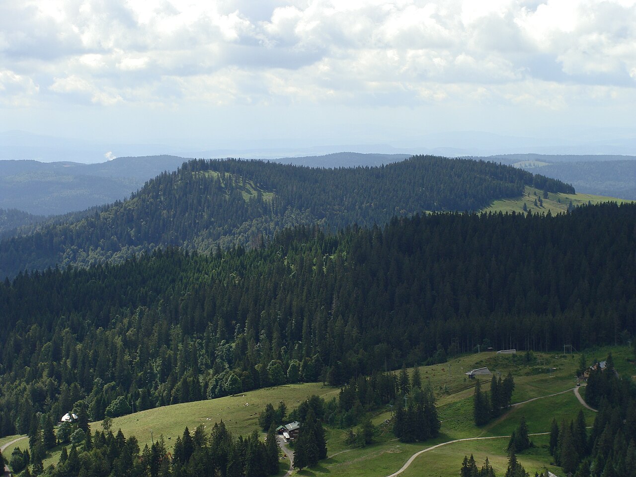Spießhorn (1349 m) im Schwarzwald - Blick von Feldbergturm (Seebuck)