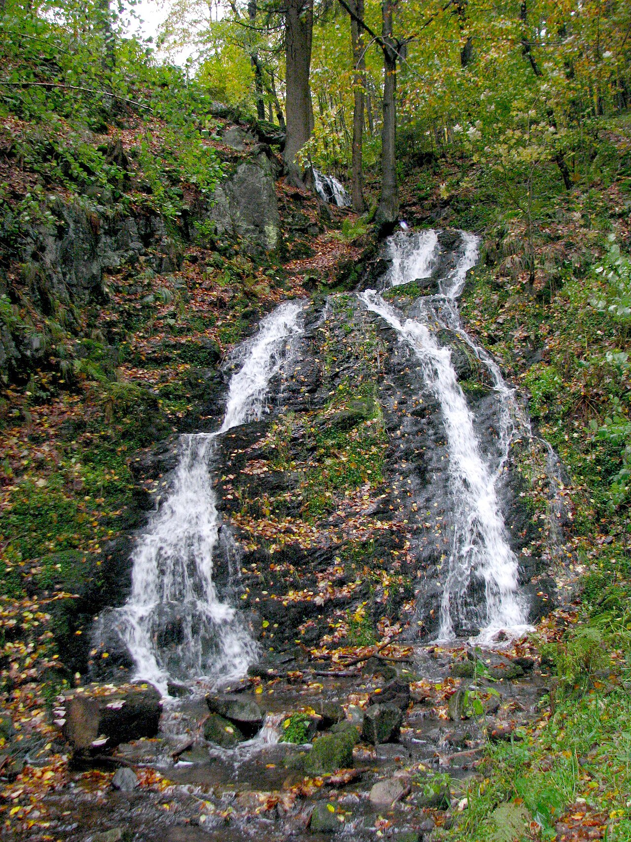 Der Spitterfall, ein in mehreren Kaskaden abstürzender Wasserfall der Spitter im Nordwesten des Thüringer Waldes