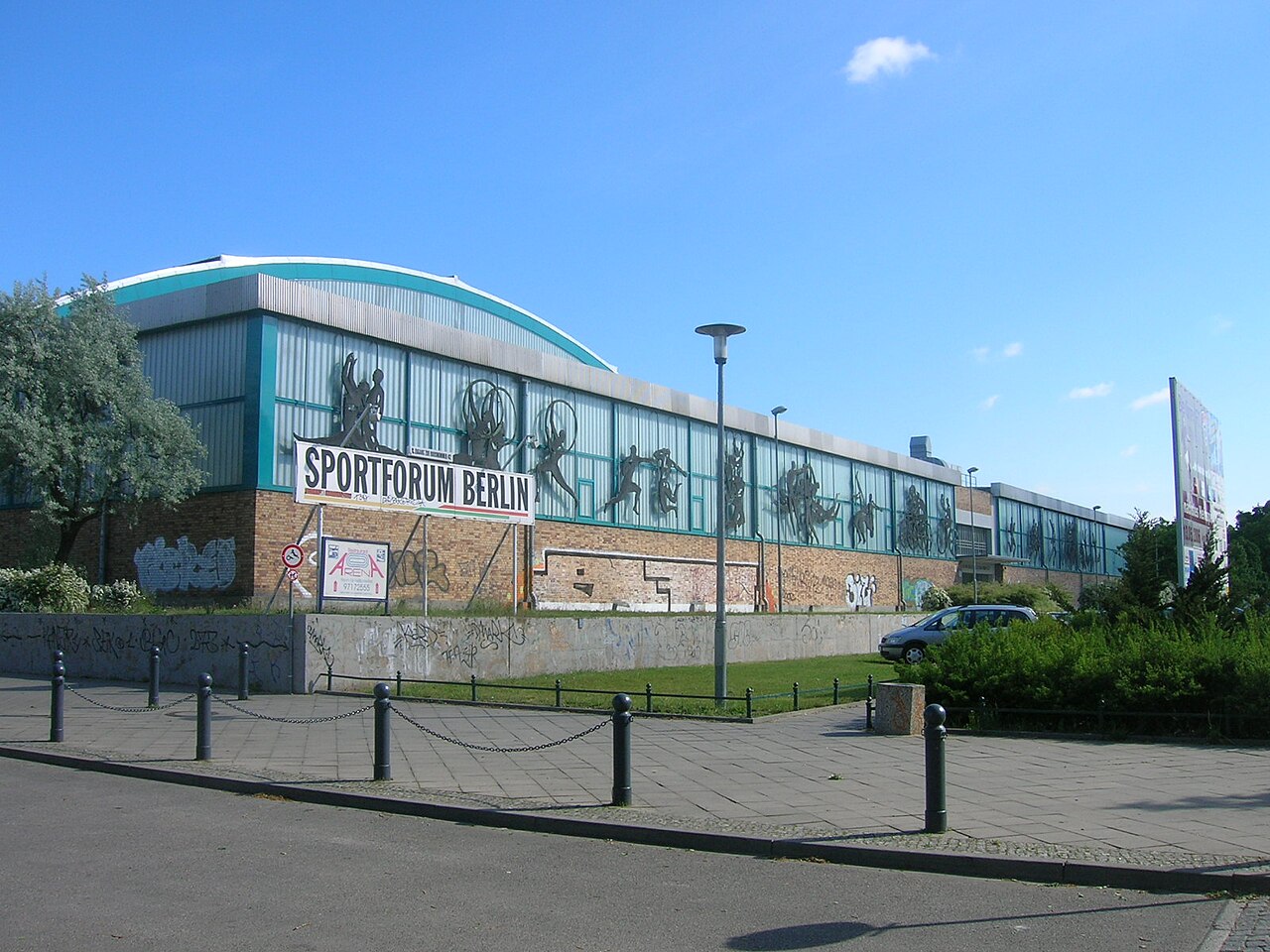 Sportforum Berlin in Berlin-Hohenschönhausen , Blick von der Konrad-Wolf-Straße