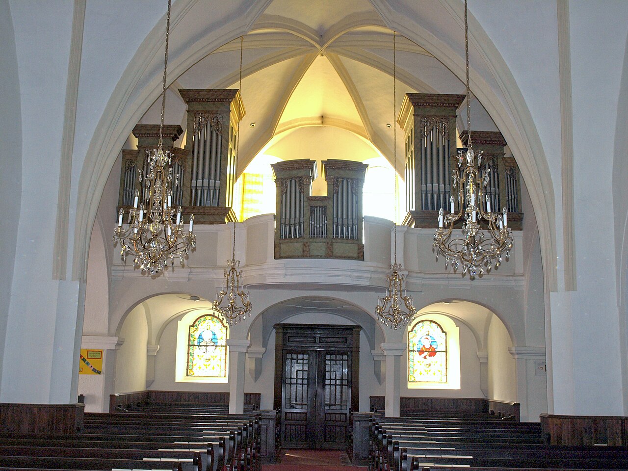 katholische Pfarrkirche heiliger Martin, Einblick nach Westen zur Empore mit Orgel der Fa