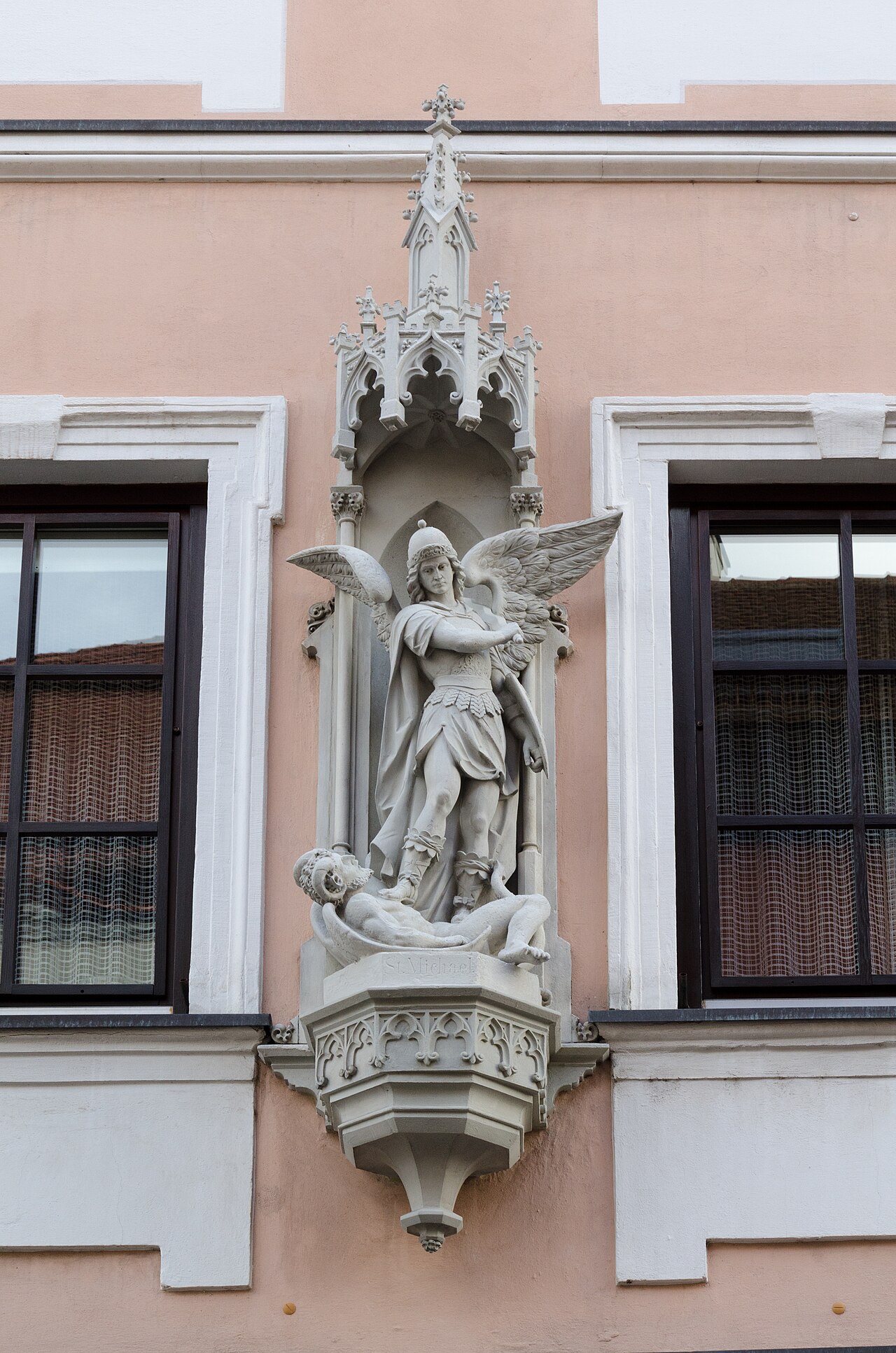 Bamberg, Jakobsberg 9, Heiligenfigur