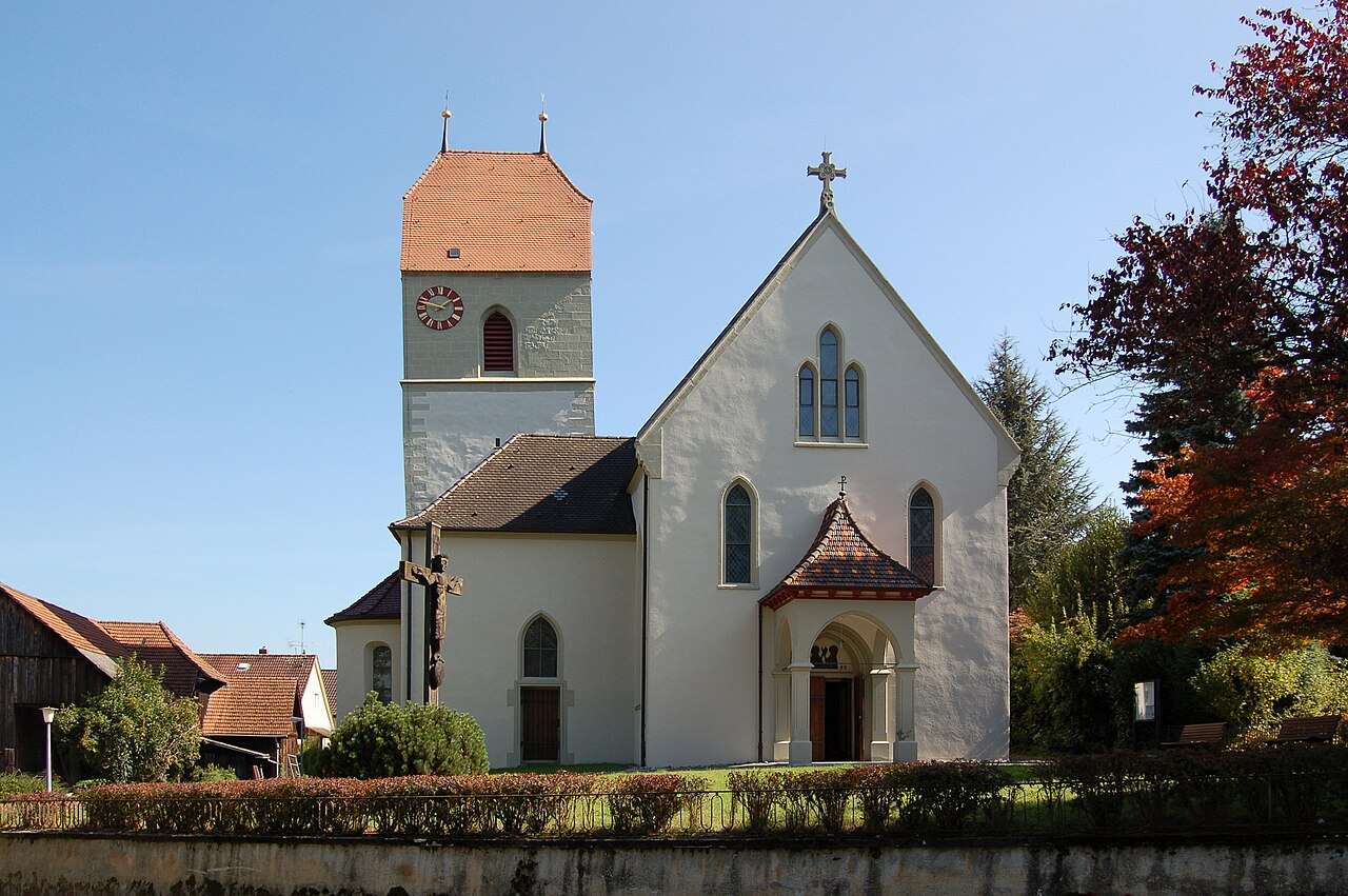 Unterwegs in dem kleinen Ort Bodman am Bodensee - die kath