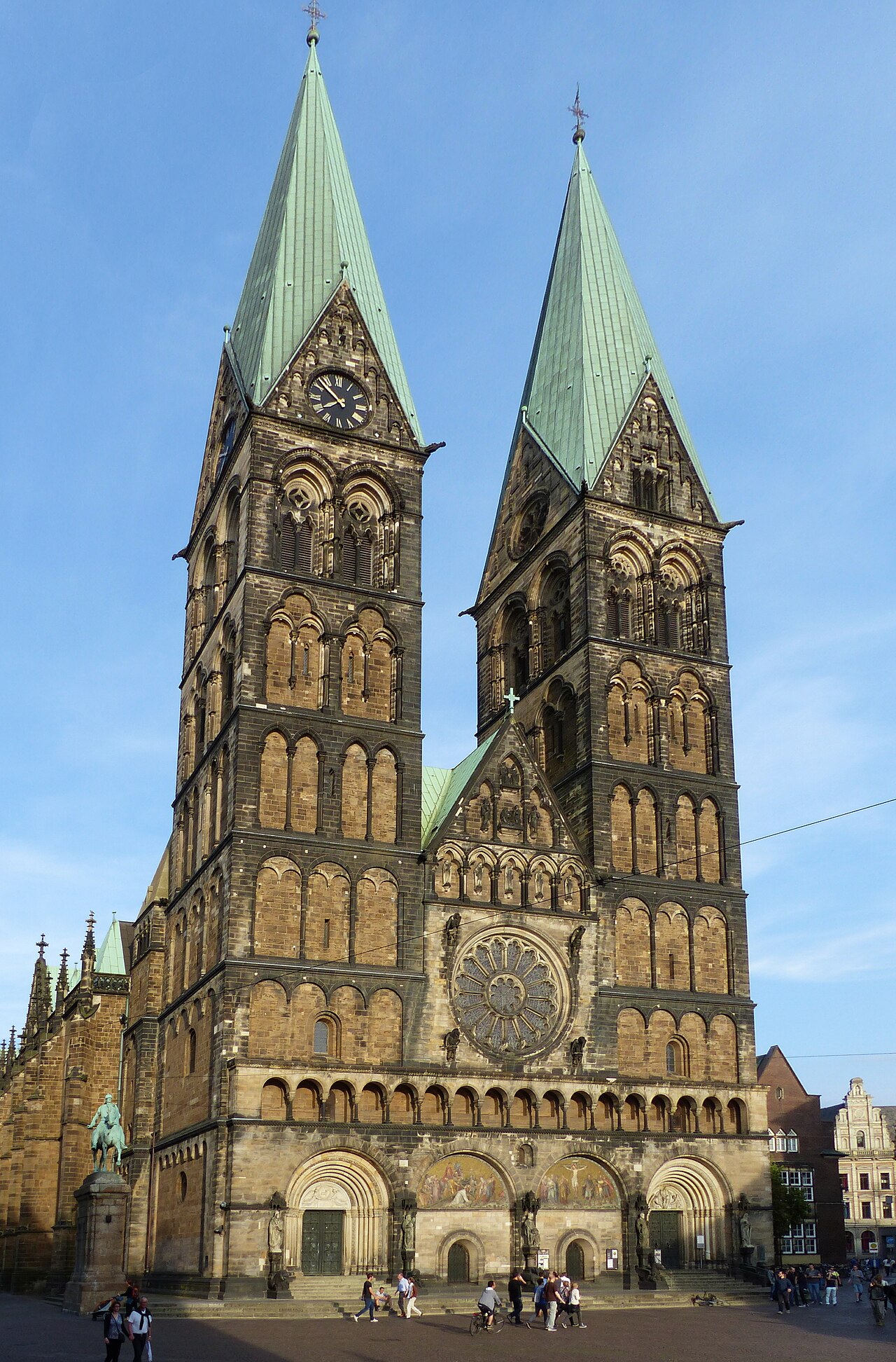 Bremen Cathedral from the northeastern entrance of the Old Town Hall