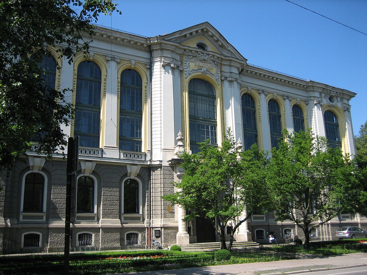 Staats- und Stadtbibliothek in Augsburg, Frontseite zur Schaezlerstr