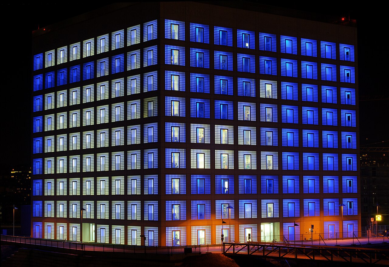 Stuttgart , the new municipal library by night