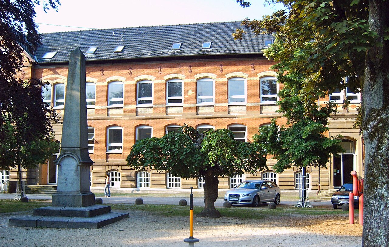 Ehemalige Schillerschule in Lorch , heute als Bürgerhaus und Stadtbücherei genutzt