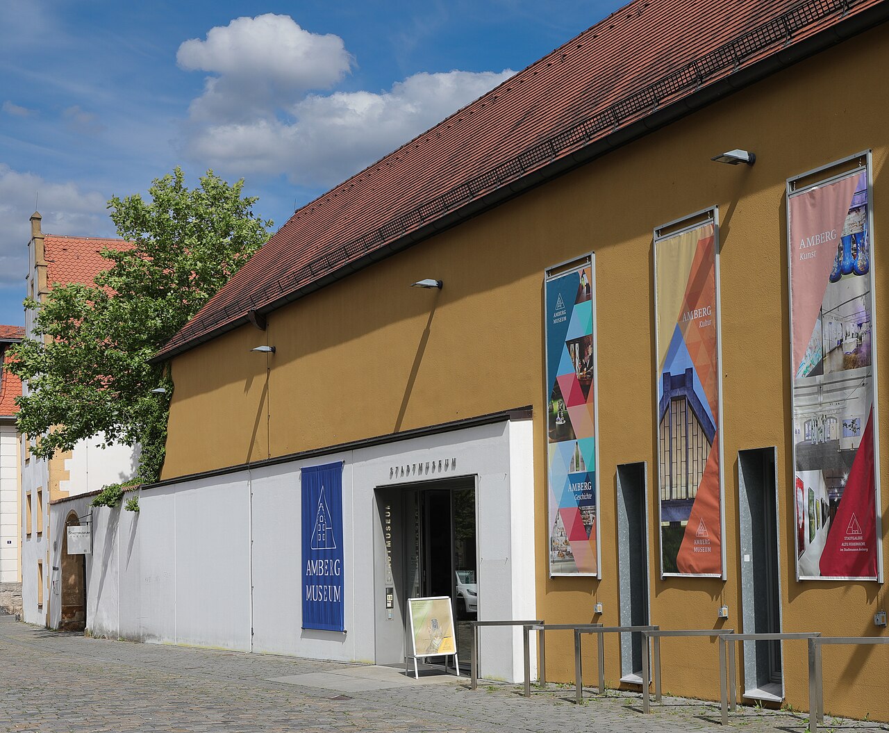 Außenansicht des Stadtmuseums Amberg von 2024