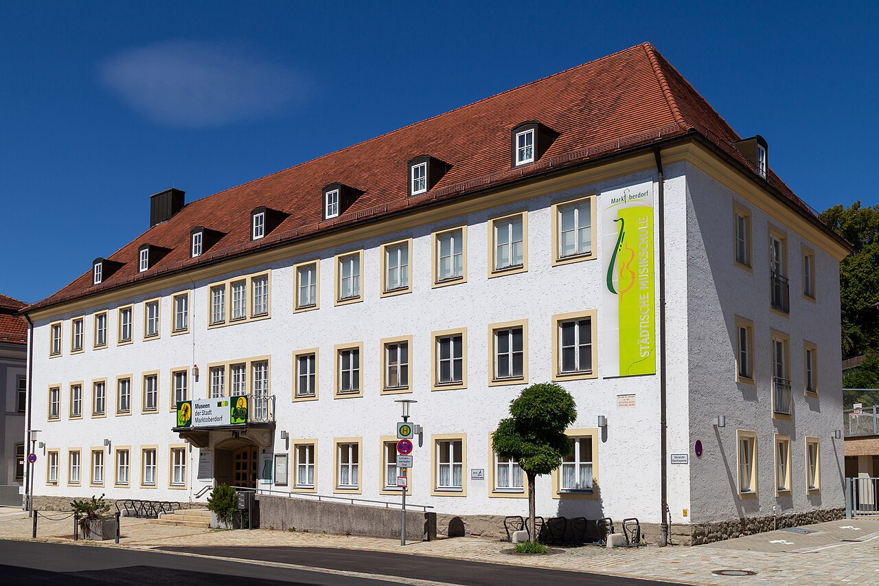 Martinsheim mit städtischen Museen und Musikschule in Marktoberdorf