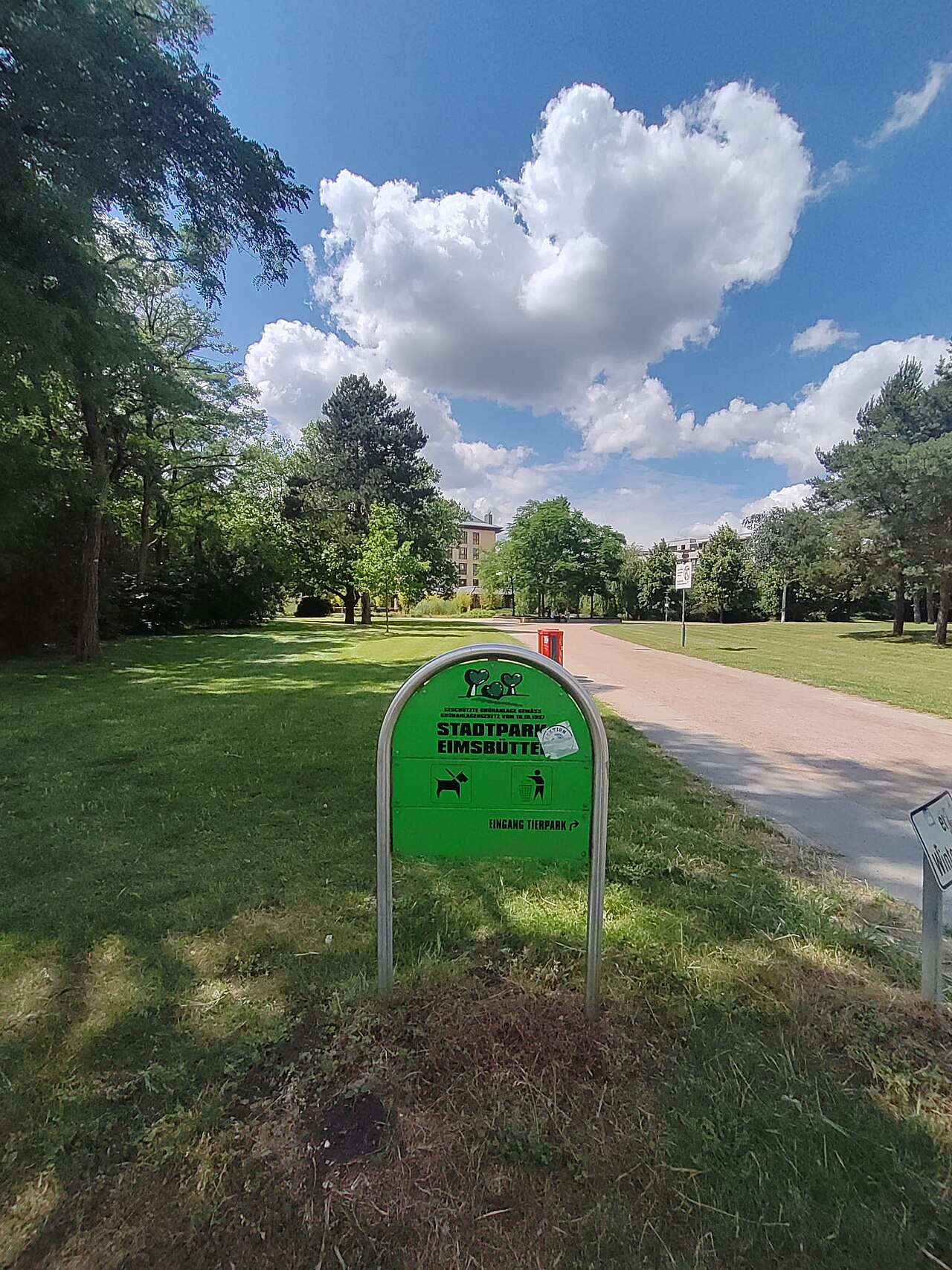 Das Schild am Eingang des Stadtparks Eimsbüttel