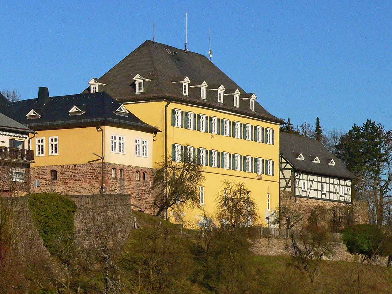 Battenberg (Hessen) - Schloss (Neuburg), seit 1971 Sitz der Stadtverwaltung