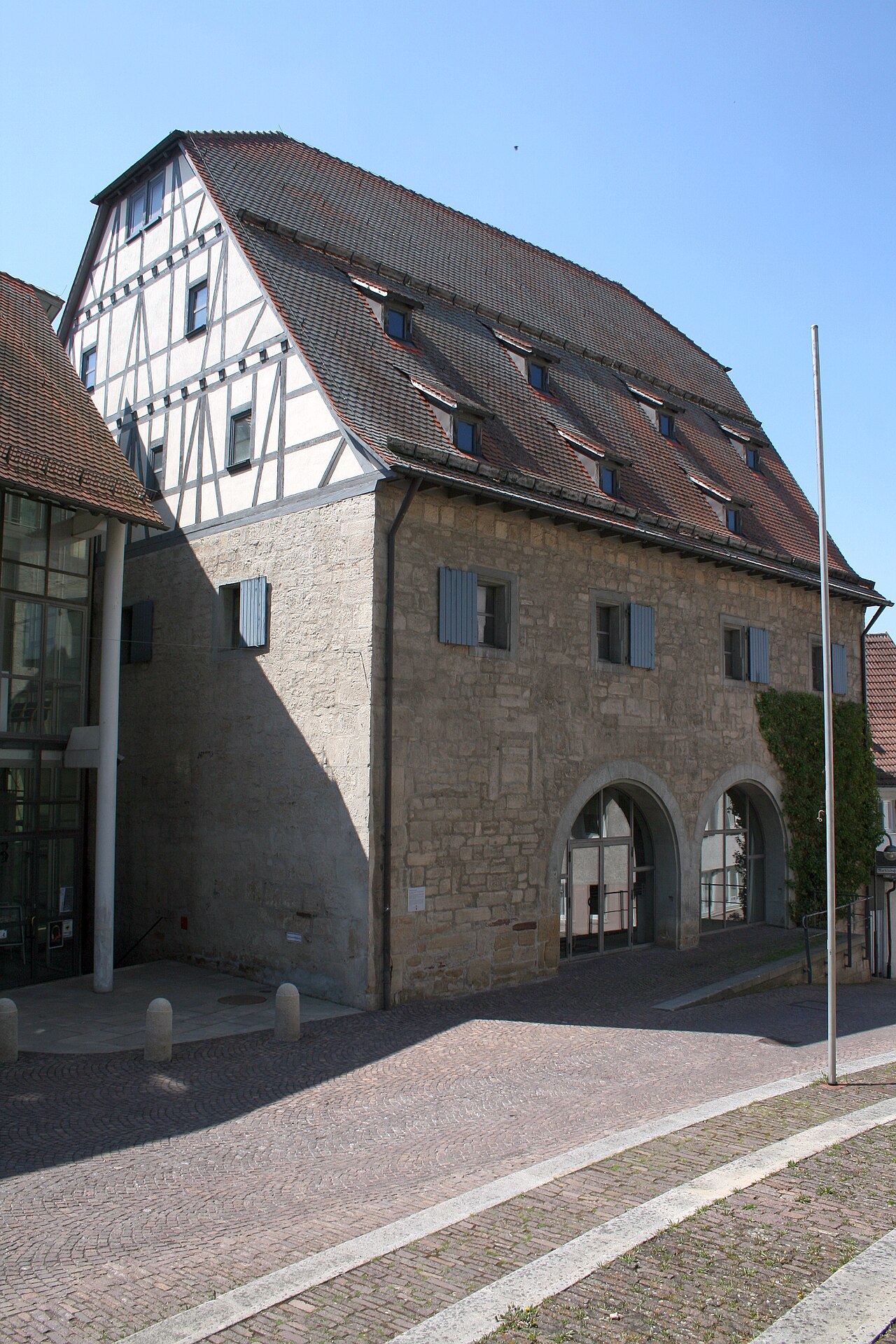 Zehntscheuer Böblingen mit Bauernkriegsmuseum und Städtischer Galerie