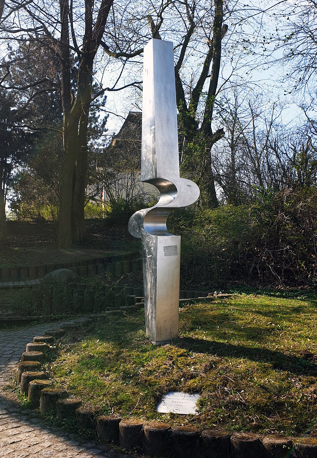 Sculpture, " Stauchung-Harmonisch " by Karl Menzen , 1988, Alter Park , Berlin-Tempelhof , Germany