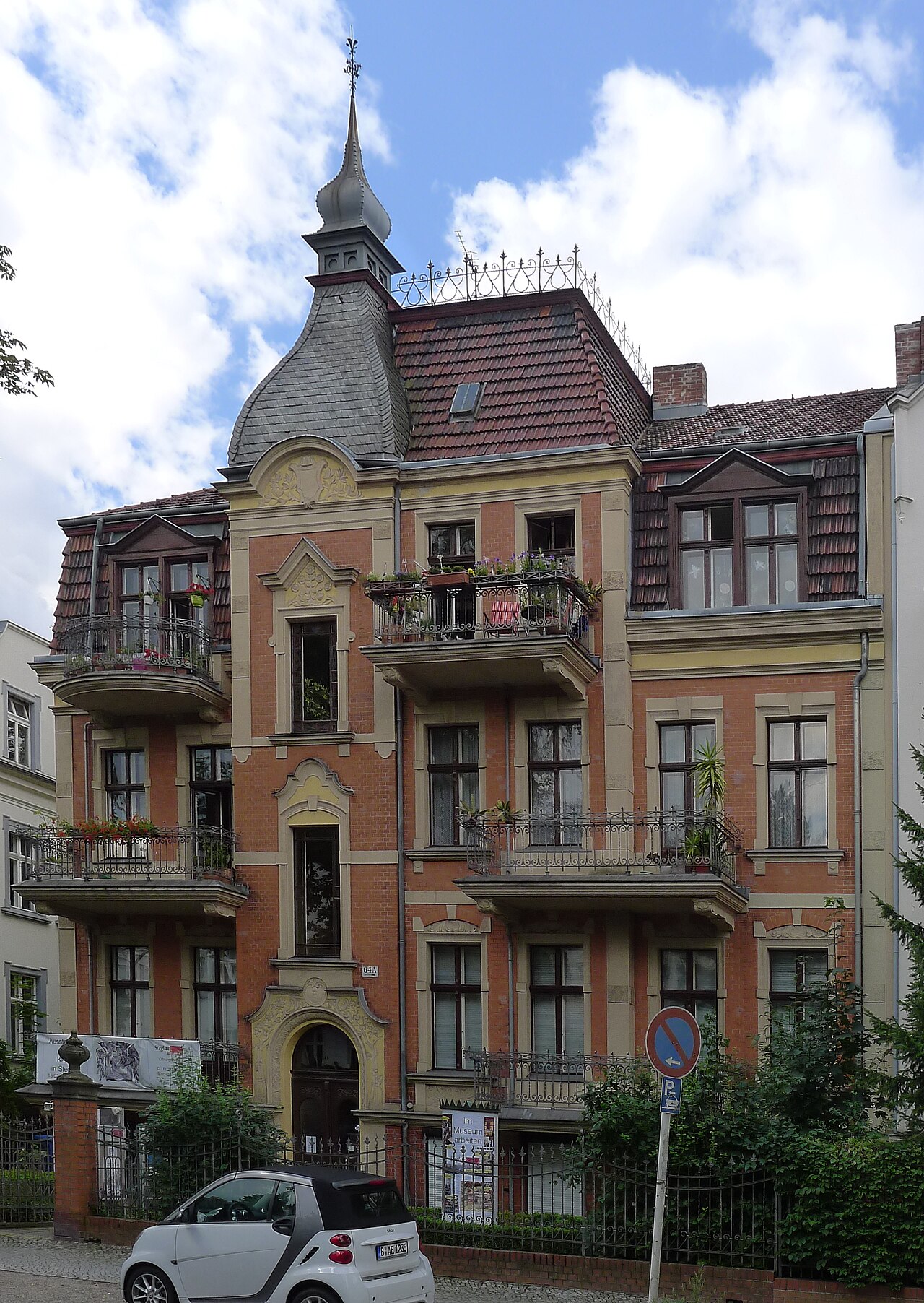 This is a picture of the Berliner Kulturdenkmal ( cultural monument ) with the ID