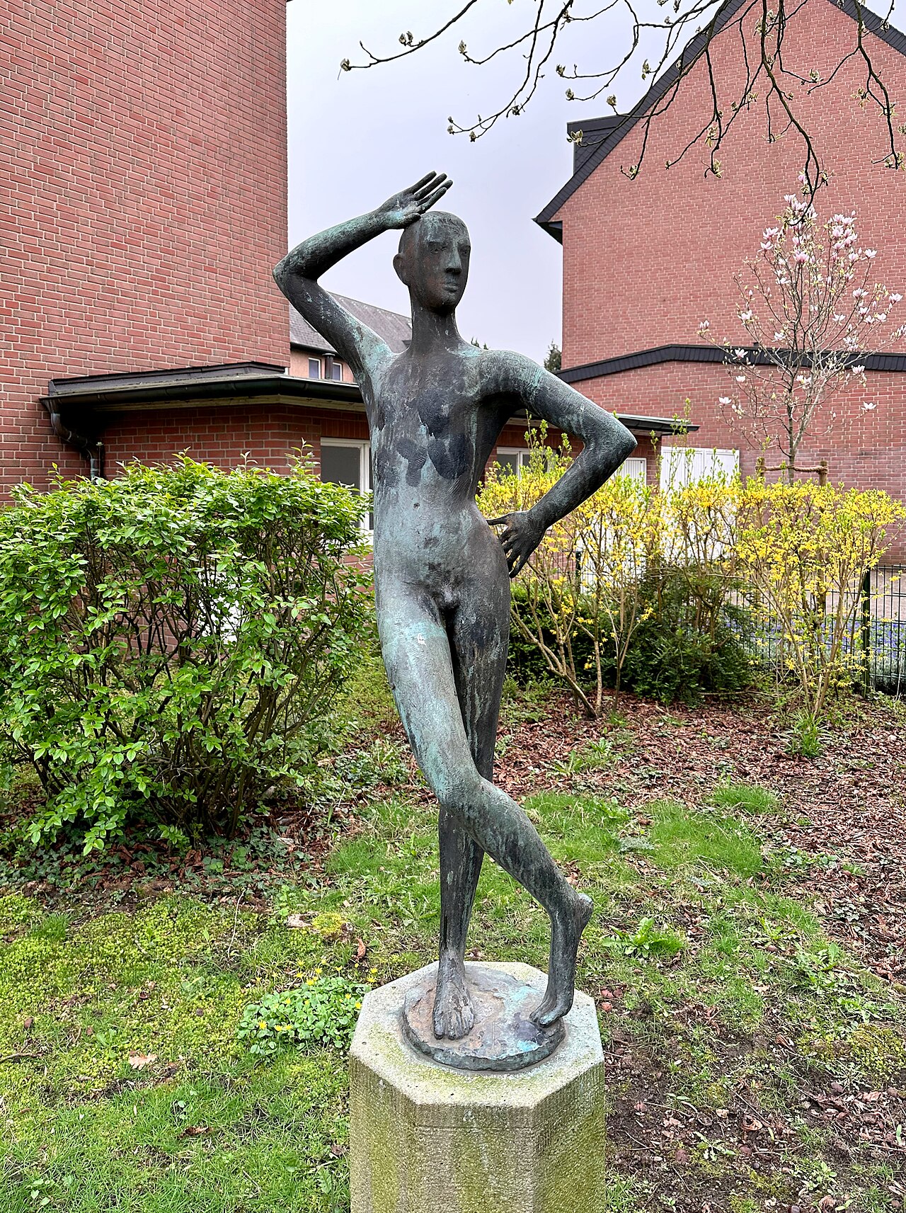 Bronzeplastik "Stehender Jüngling" von Karl-Heinz Krause (1963), Krügers Redder 12, Hambrug-Bramfeld