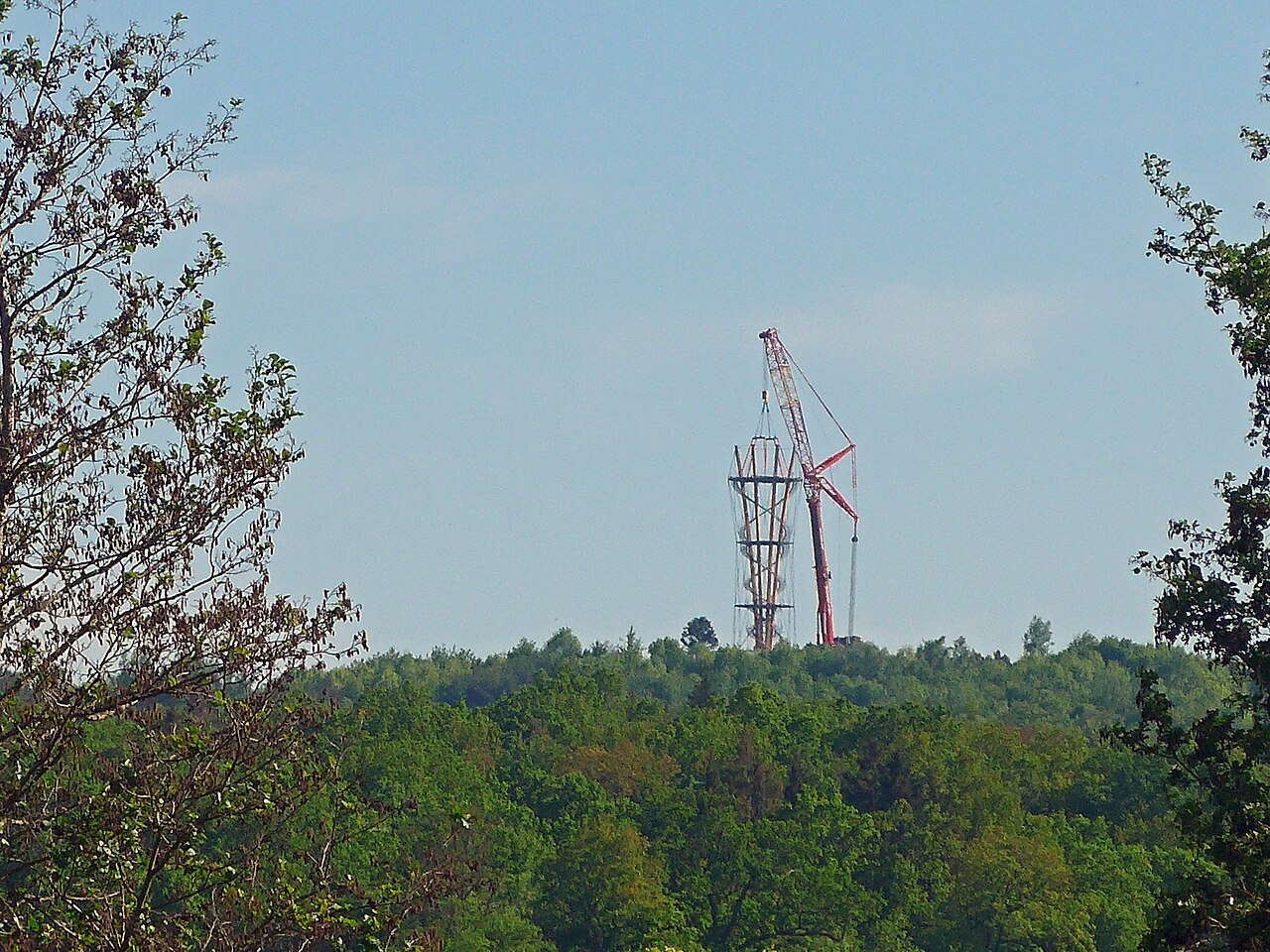 Stellberg mit Stellbergturm am Abend nach vollzogenem "Big Lift", Blick von Norden