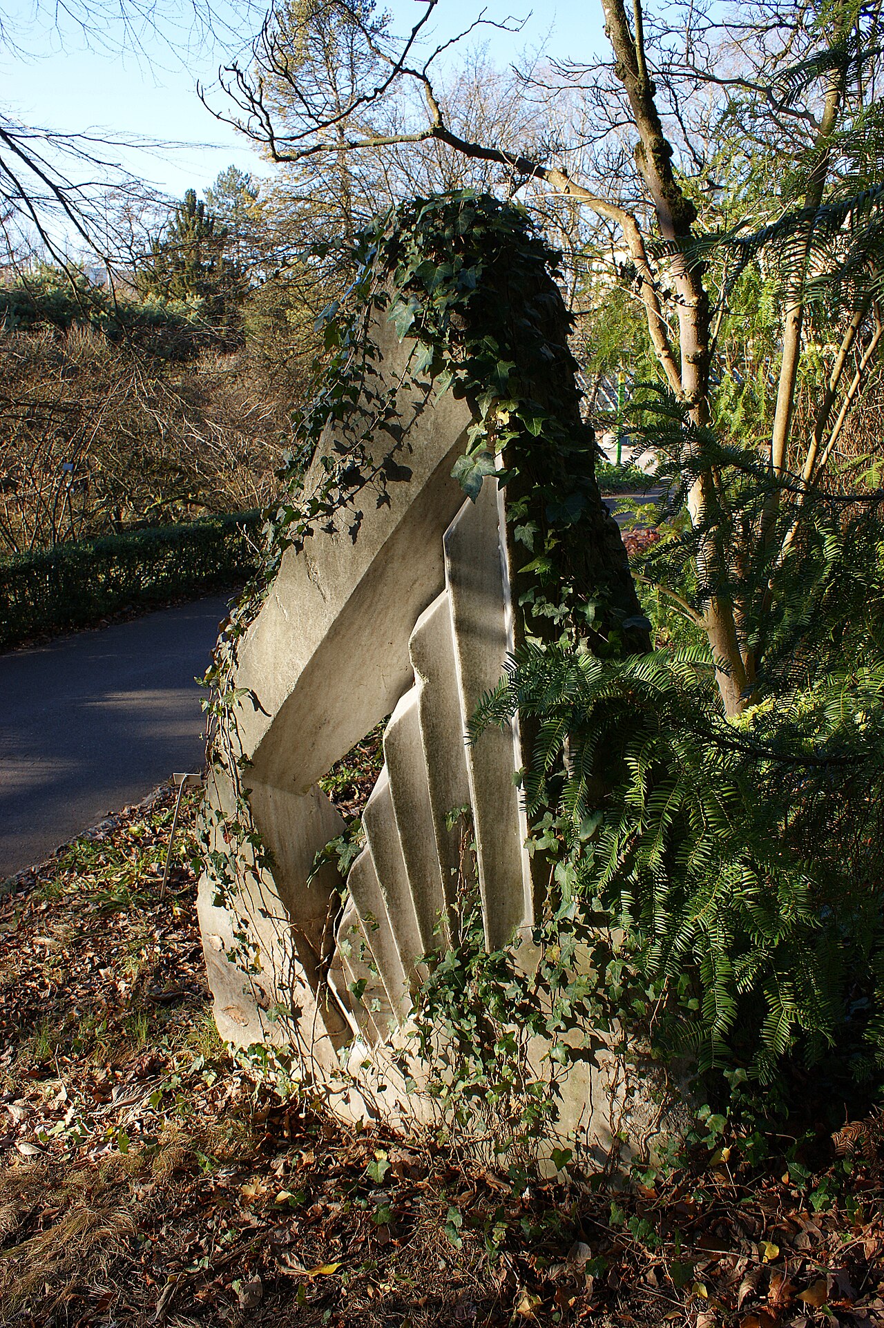 Marmorskulptur Step (Beat Kohlbrenner 1990⁄1996)