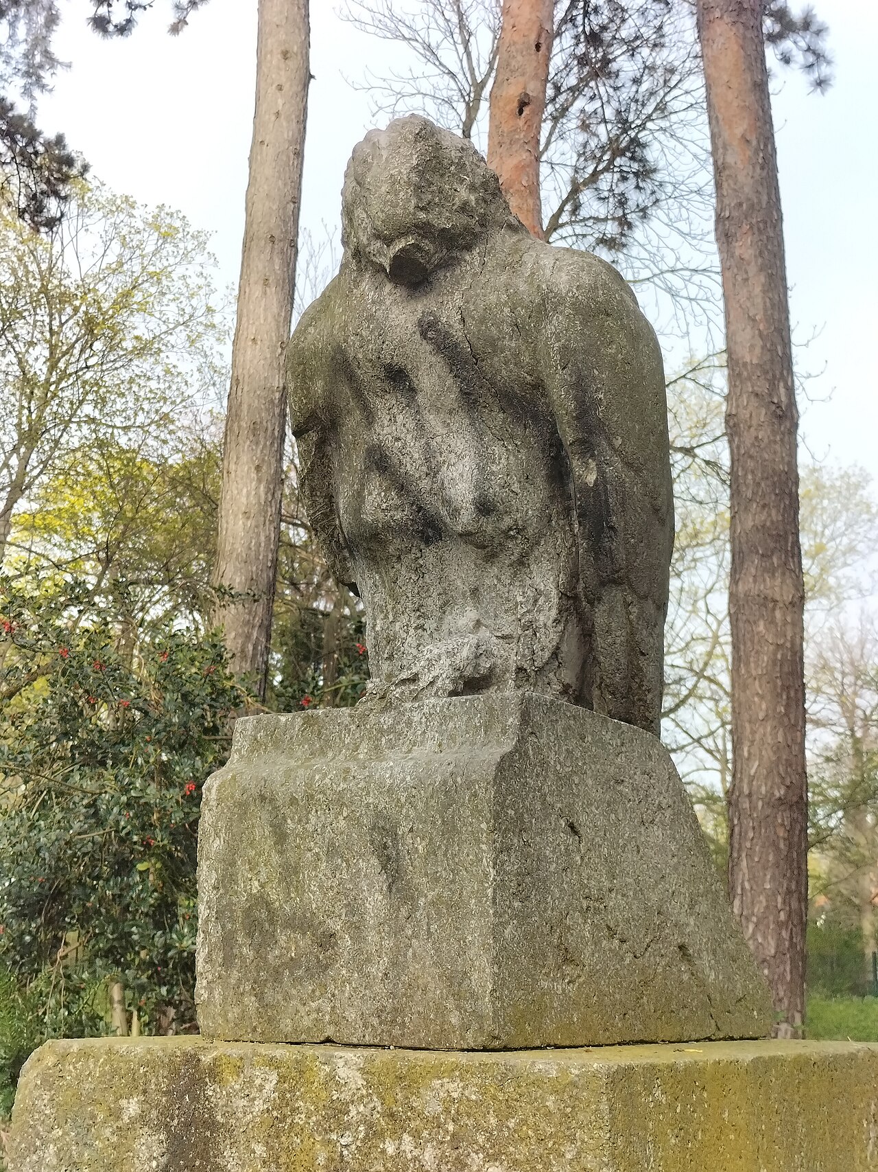 Skulptur Sterbender Adler-03