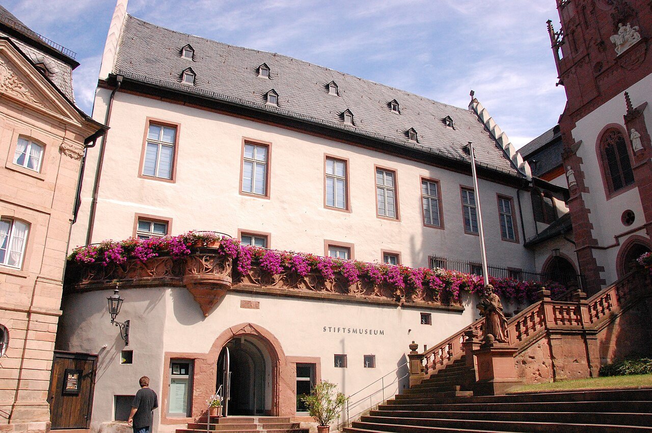 Das Stiftsmuseum beinhaltet eine große Sammlung von antiken römischen Gegenständen