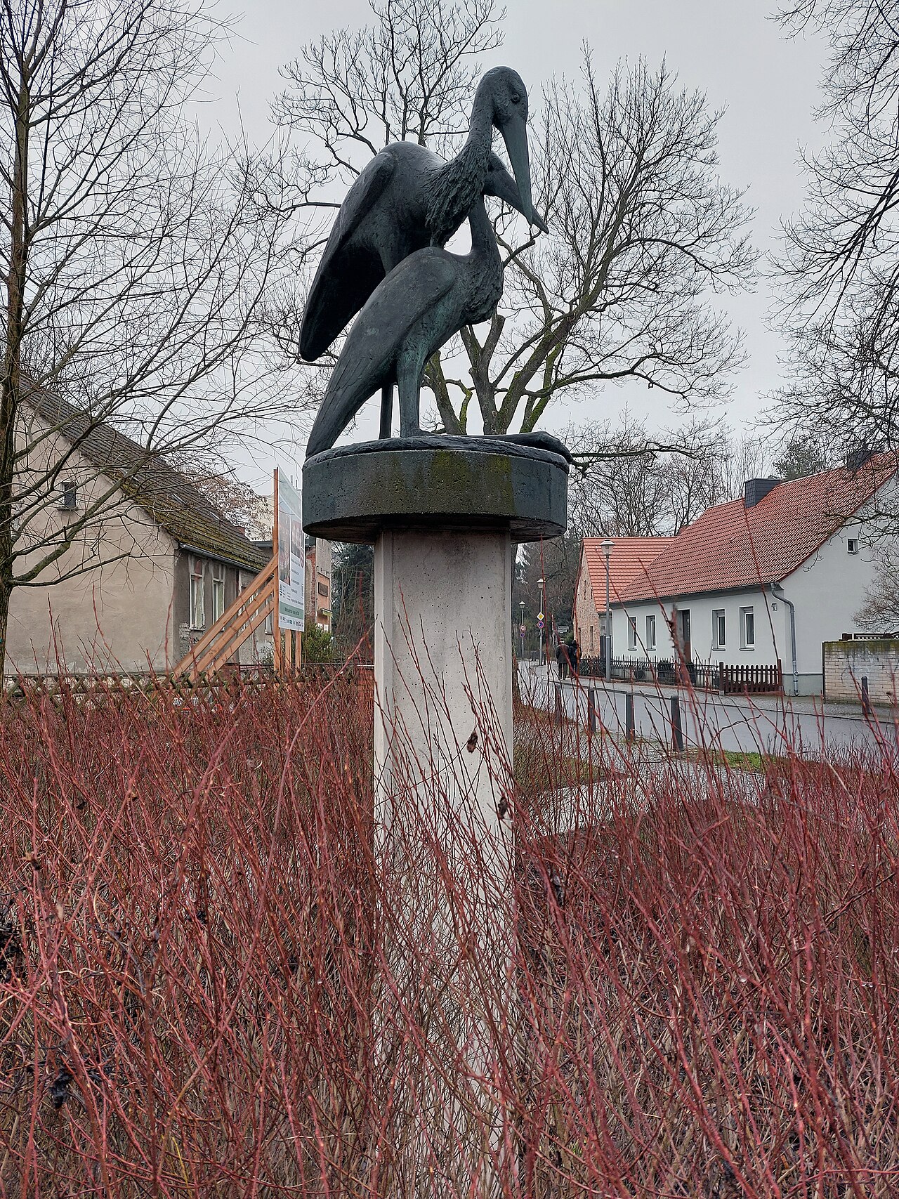 Sculpture, " Storchenpaar " by Stephan Horota , 1986, Dorfstraße ggü