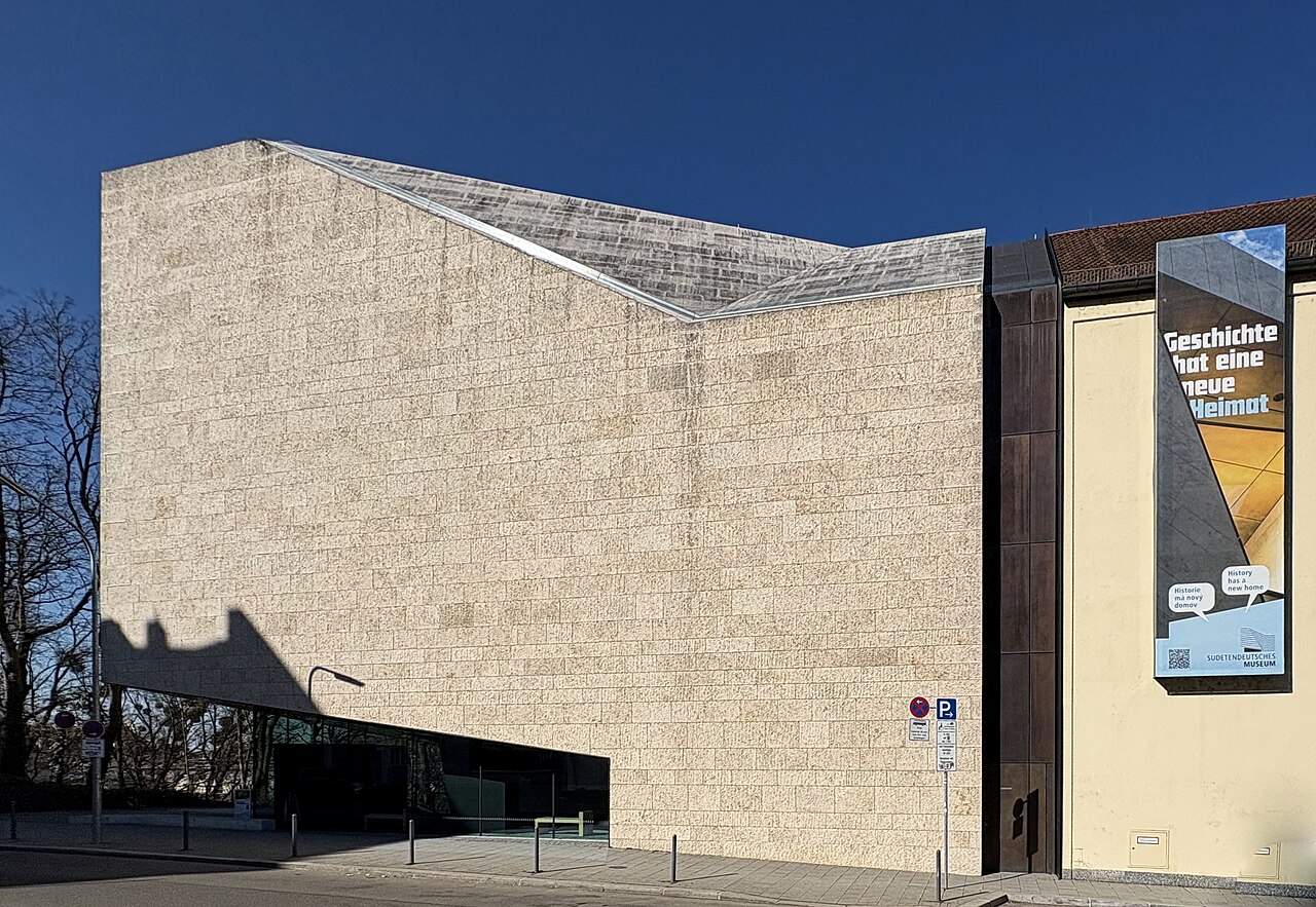 Sudetendeutsches Museum Gebäude außen in verschiedenen Perspekiven