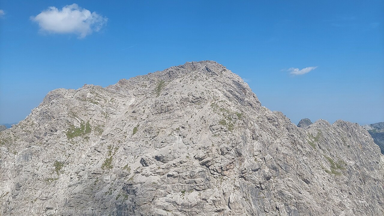 Kreuzspitze, Southern Balkenspitze and Central Balkenspitze in the Allgäu Alps, view from southeast