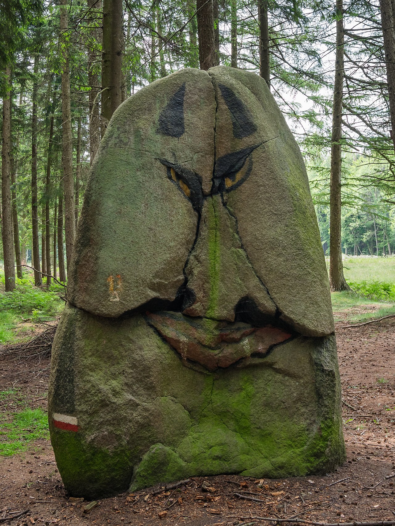 Süntelstein - a menhir in the woods