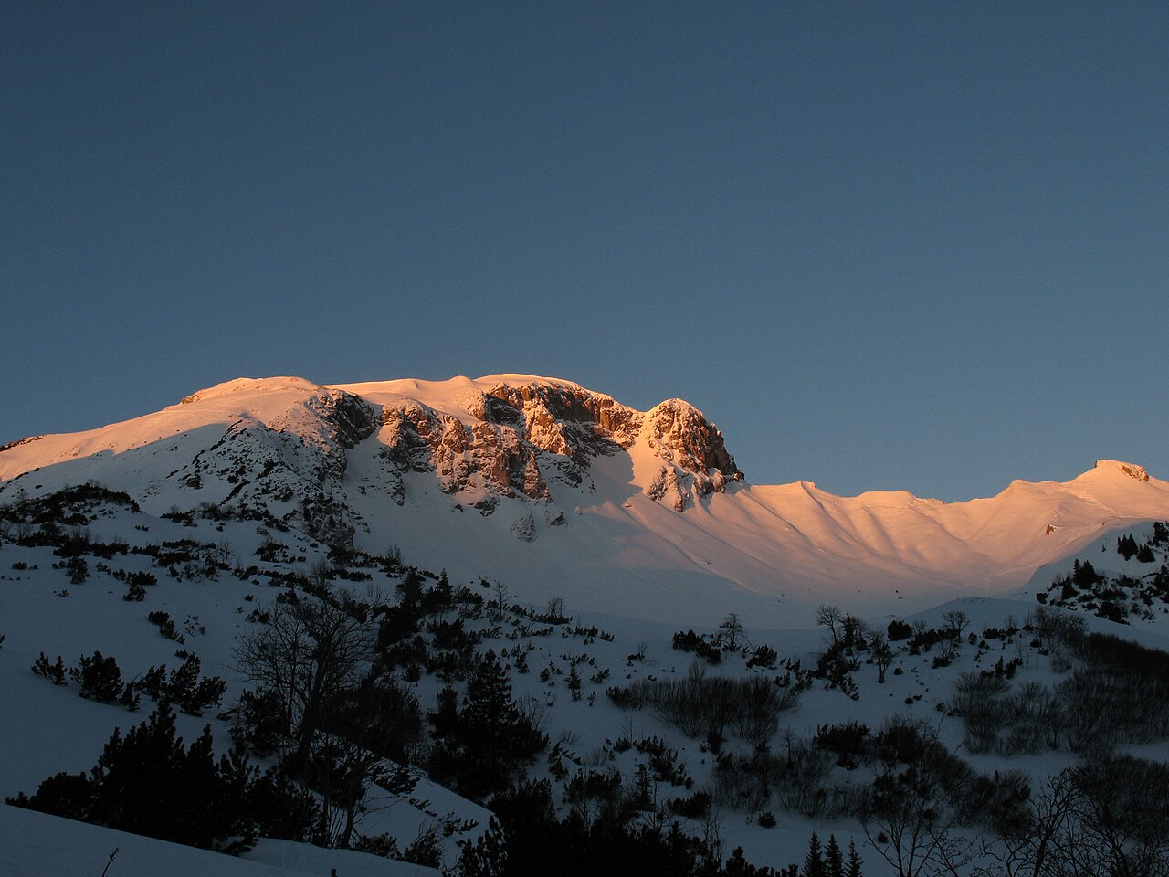 Sunrise at Sulzspitze (2084 m), seen from Strinden-Valley