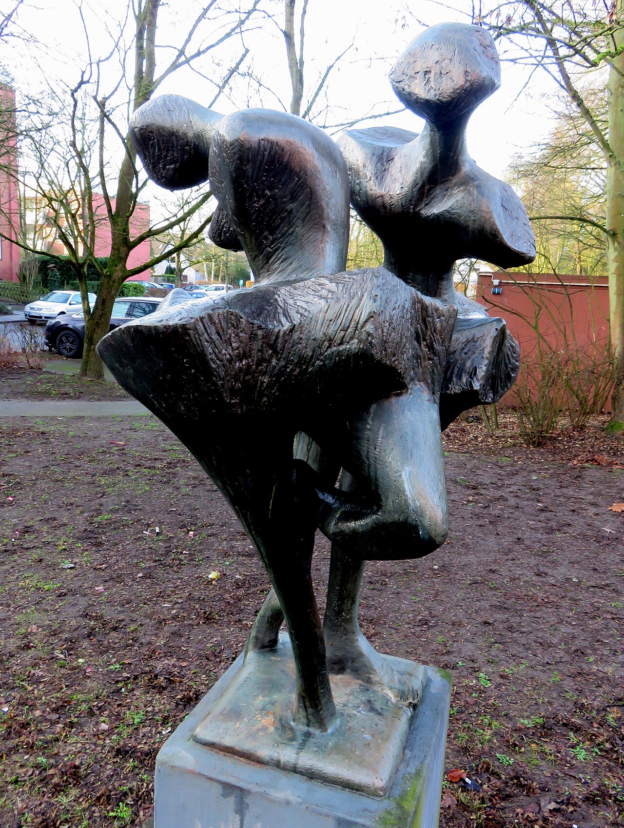 Bronze-Skulptur Tänzerinnen , Benatzkyweg 14 in Hamburg-Rahlstedt , Ortsteil Meiendorf