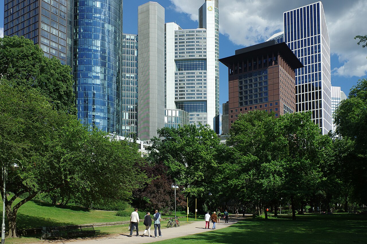 Frankfurt am Main, Taunusanlage mit Hochhäusern
