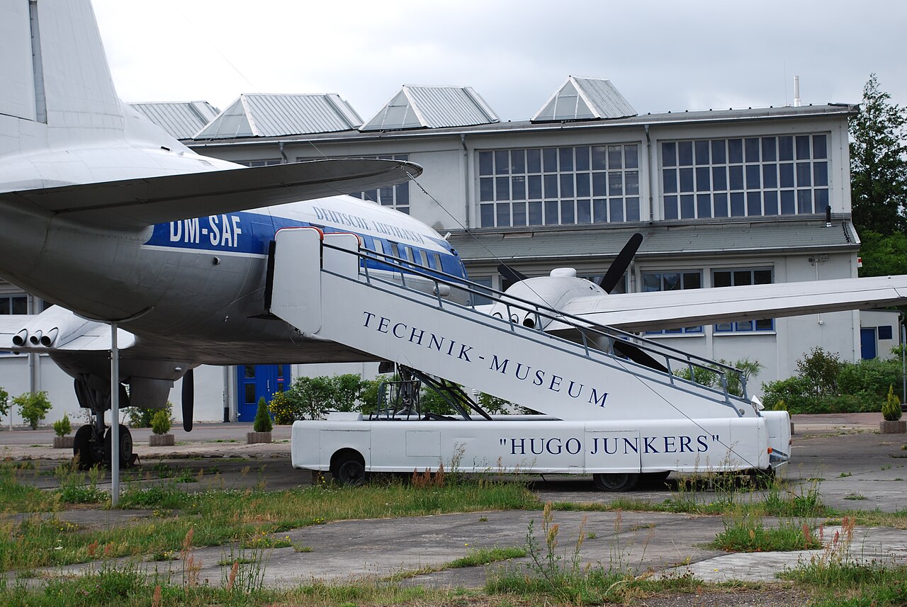 IL 14 vor dem Technikmuseum Hugo Junkers in Dessau