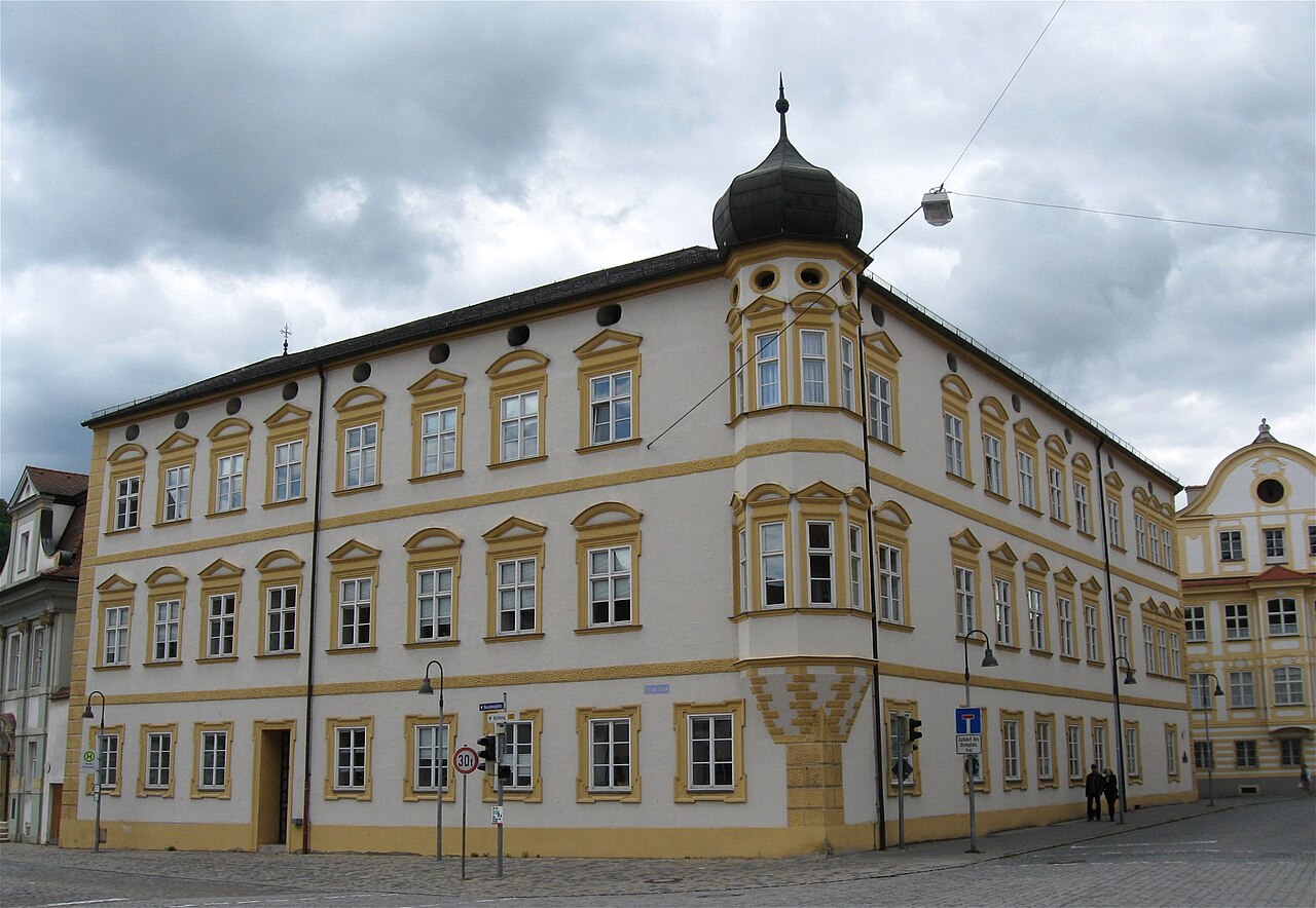 Pater-Philipp-Jeningen-Platz 6