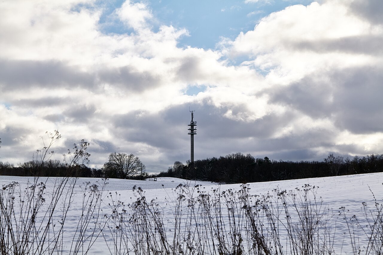 Telegraphenberg in Altkünkendorf in the Grumsiner Forst/Redernswalde nature reserve with snow