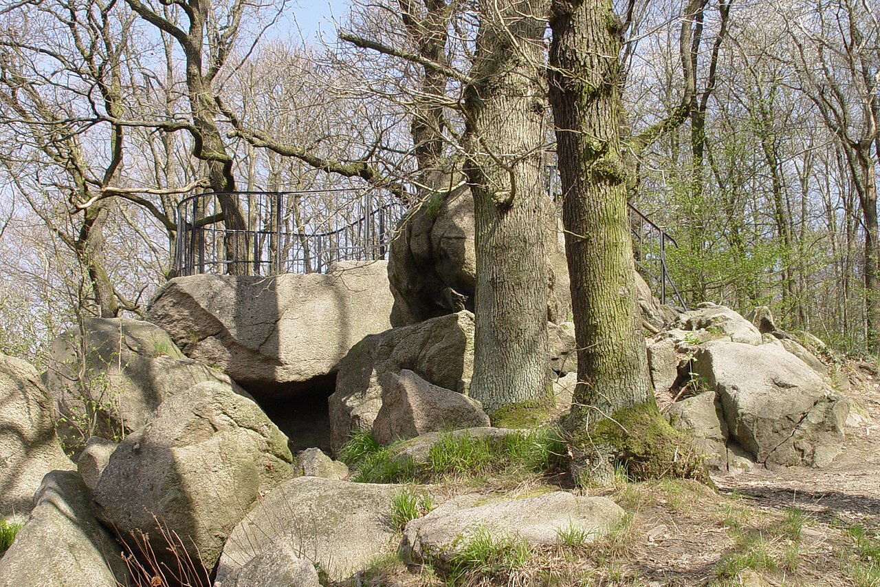 Aschaffenburg, Godelsberg, Aussichtspunkt "Teufelskanzel" This is a photograph of an architectural monument