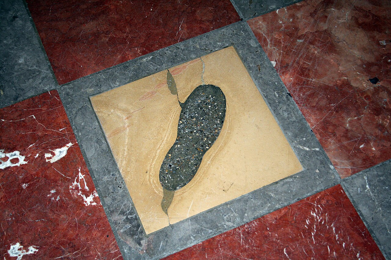 Munich, Frauenkirche, “Devil's Footstep” at the entrance