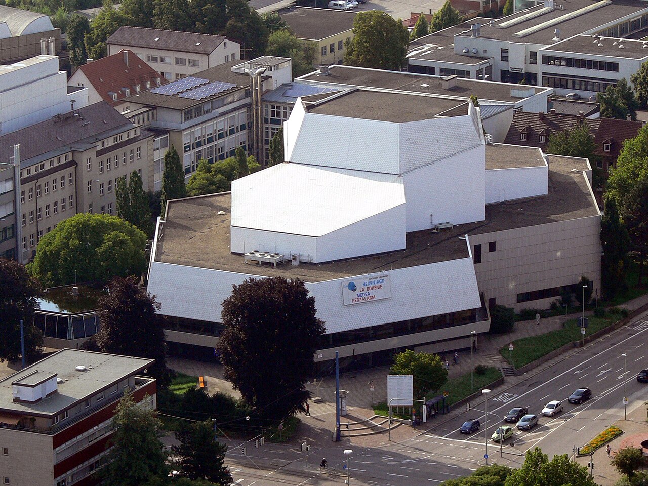 Ulmer Theater vom Turm des Münsters aus gesehen