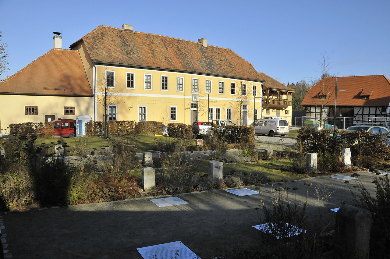 Willroda, Forsthaus mit Lapidarium
