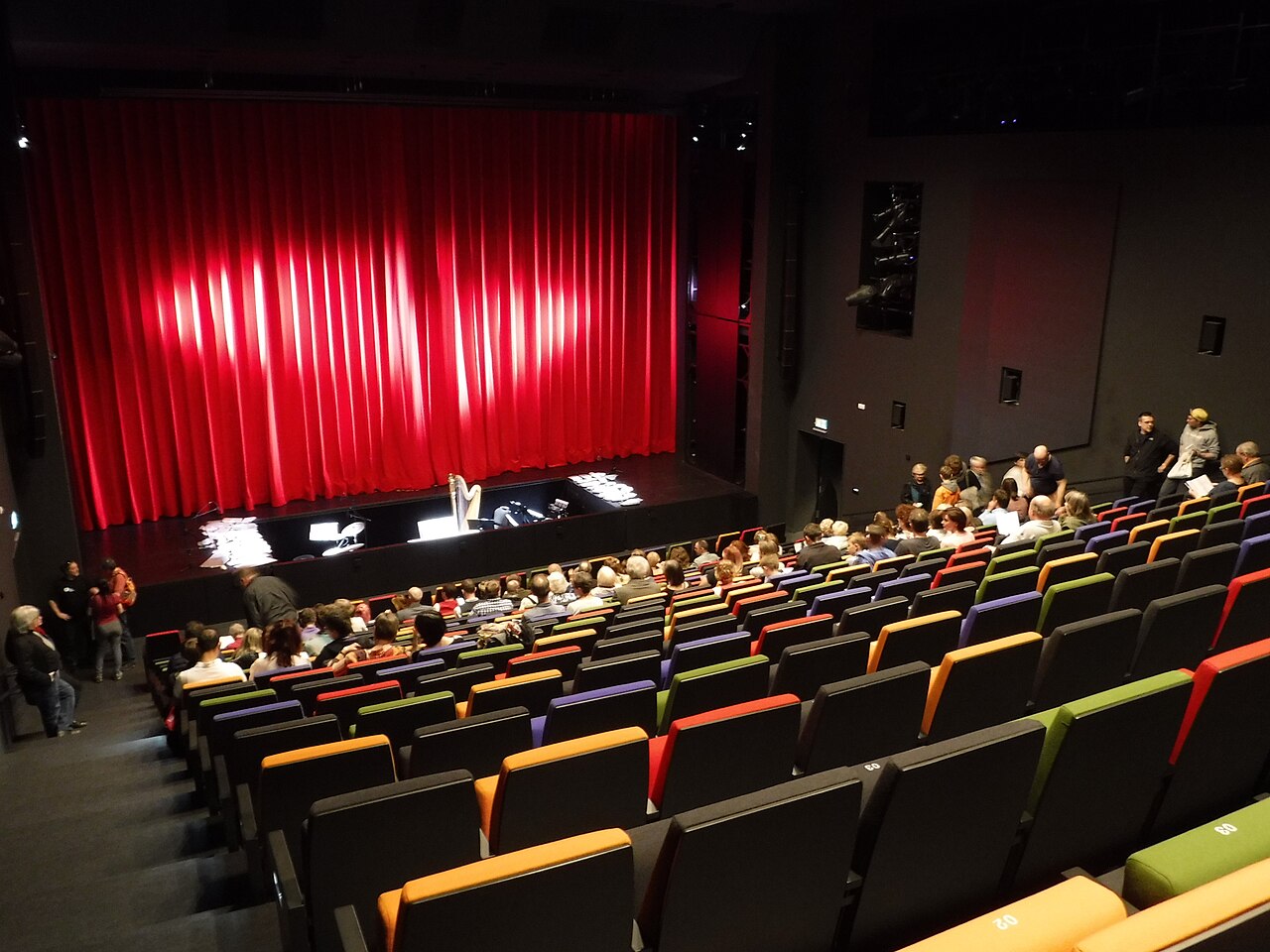 Saal des Theater Junge Generation im Kulturkraftwerk zur Langen Nacht der Dresdner Theater