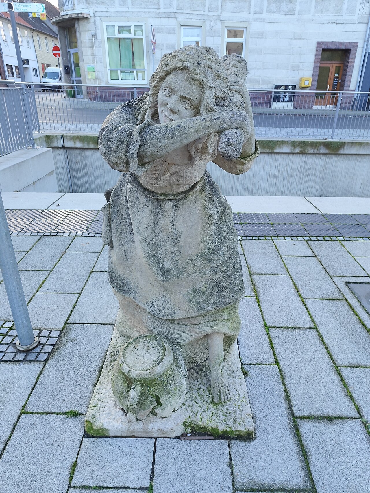Töpferfrau (Stephan Suttka) in Schöppenstedt