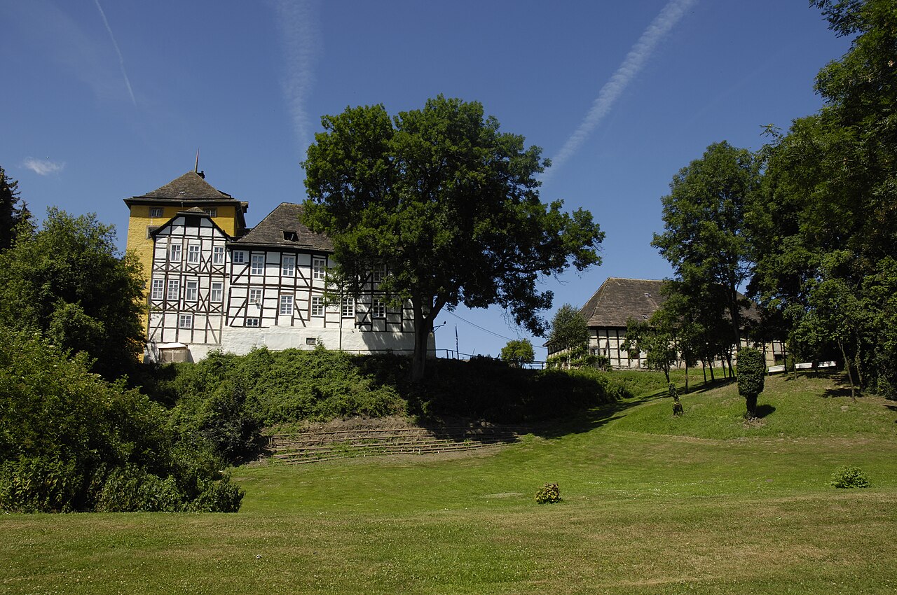 Tonenburg bei Höxter-Albaxen, Flussseite, Blick von der Weser her