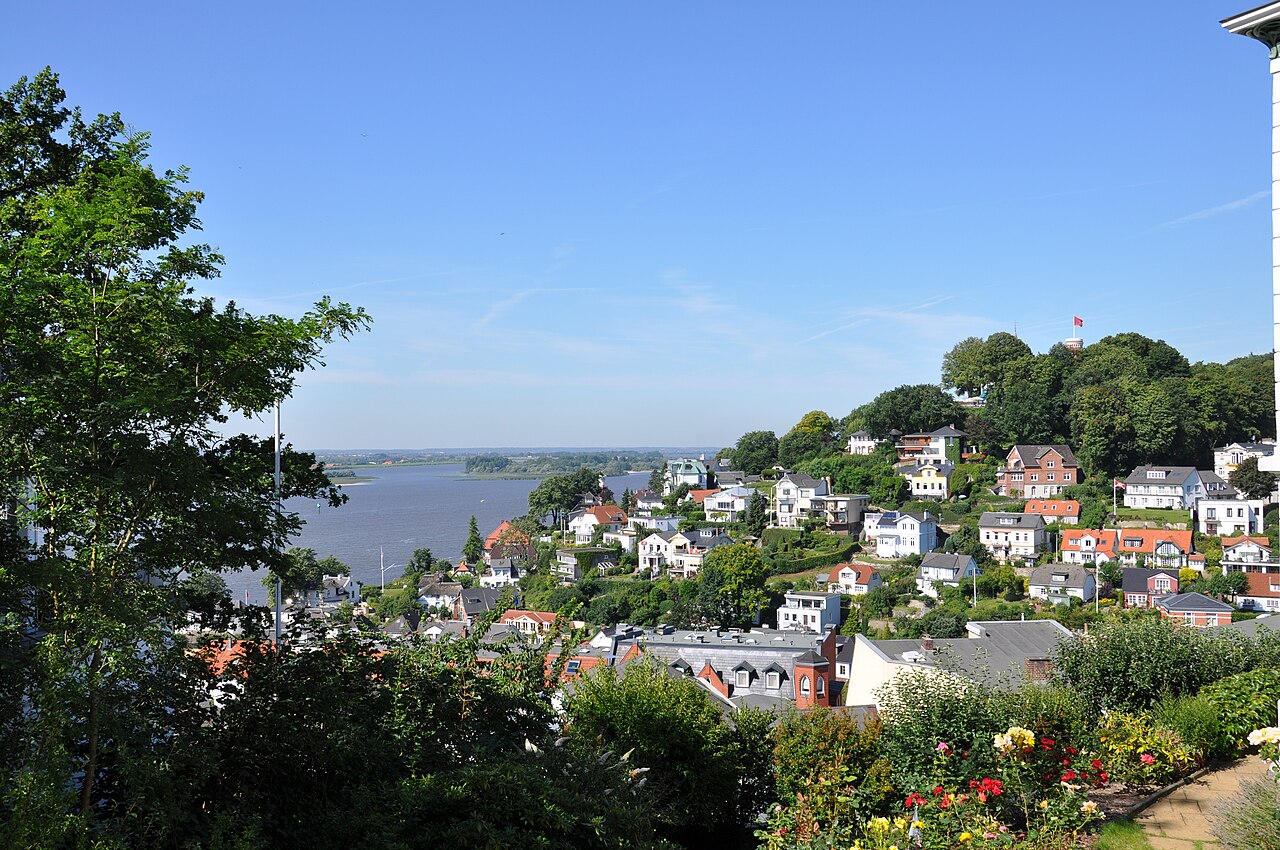 This photo is showing Hamburg-Blankenese