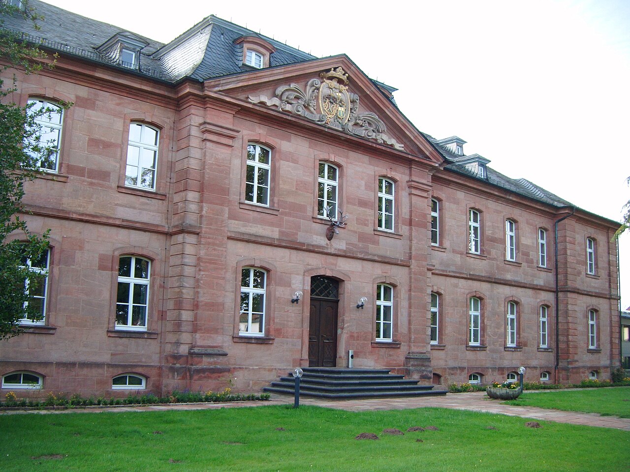 Schloss Trippstadt, Frontseite