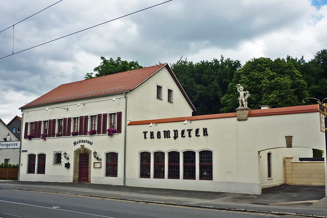 Bautzner Landstraße 83 in Dresden-Bühlau, Gaststätte zum Trompeter
