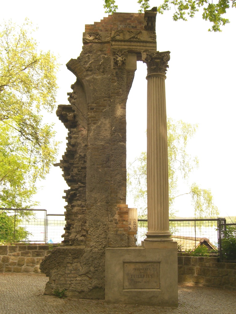 This is a picture of the Berliner Kulturdenkmal ( cultural monument ) with the ID
