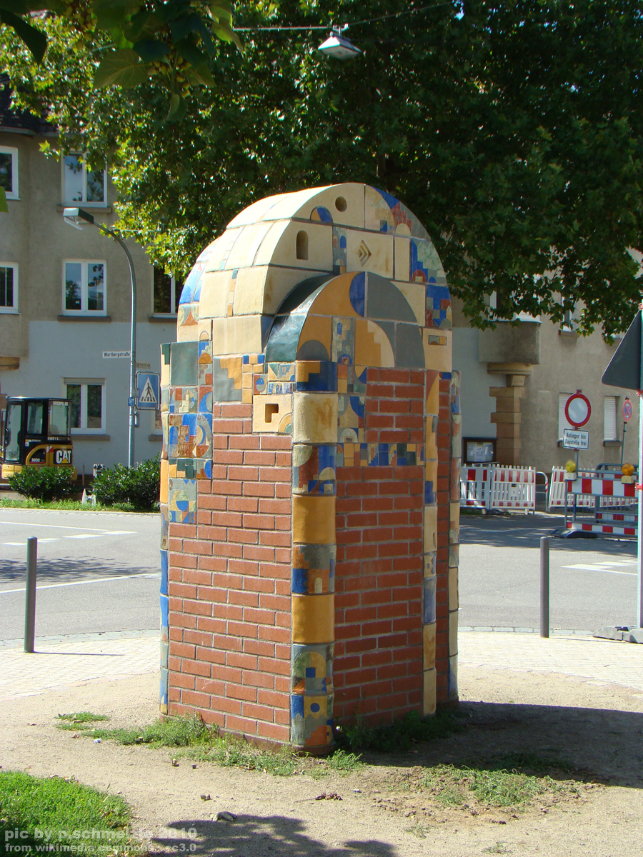Keramikarbeit von Lee Babel an der Ecke Wartberg-/Sichererstraße in Heilbronn