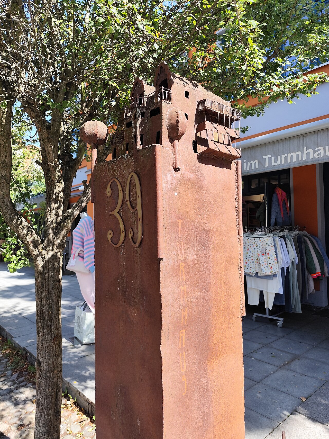 Turmhaus-Stele in Kühlungsborn, Strandstraße 39