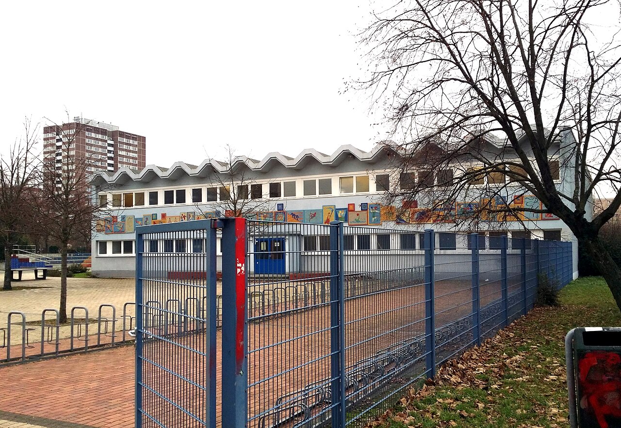 School project "Gym with sport pictograms" with Christine Gersch at Tagore-Gymnasium in Berlin-Marzahn, Germany