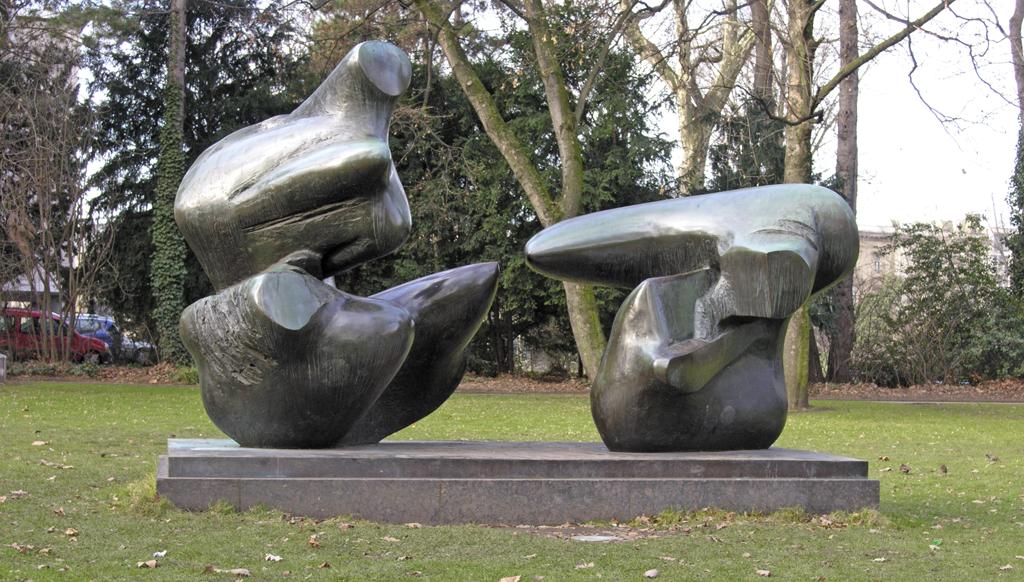 Foto von Two-Piece Reclining Figure: Points
