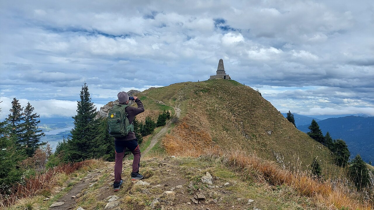 Übelhorn, highest summit of Grünten, with mountain infantry monument on top